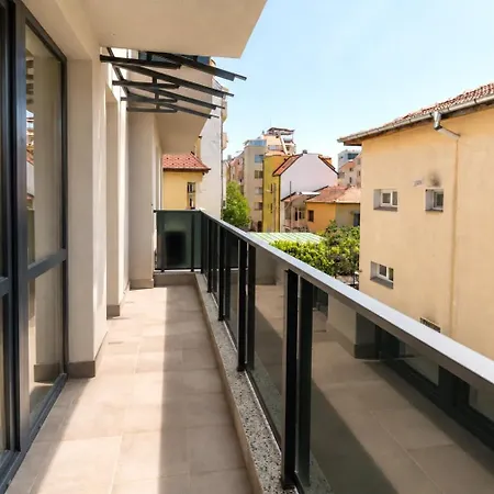 Modern & Stylish 1bd Retreat With Balcony By Flat Manаger